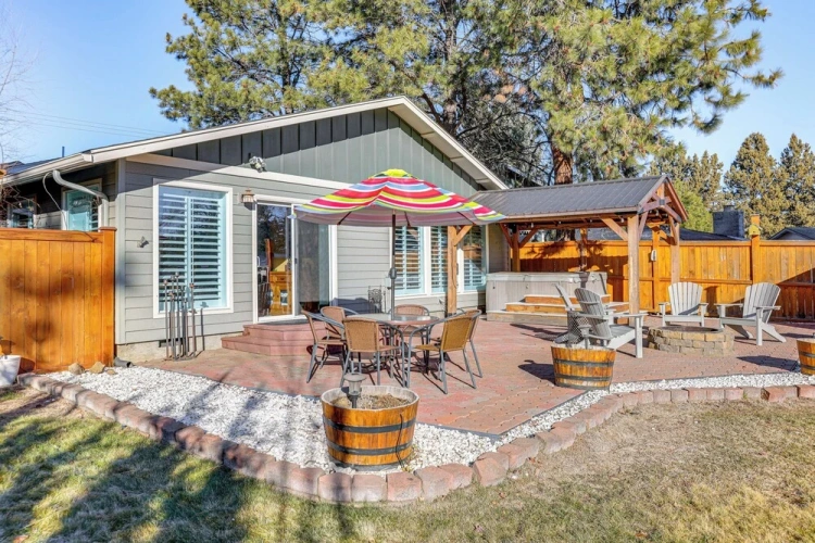 4 Bedrooms Cottage