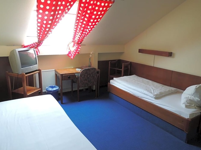 Standard Twin room with balcony