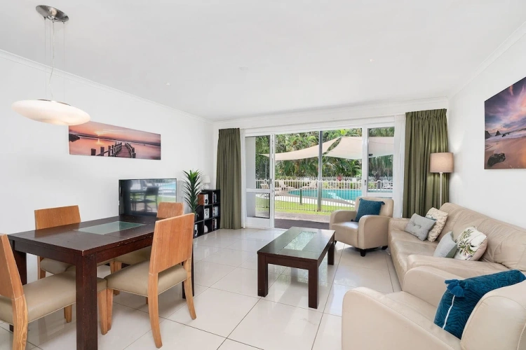 2 Bedrooms Apartment