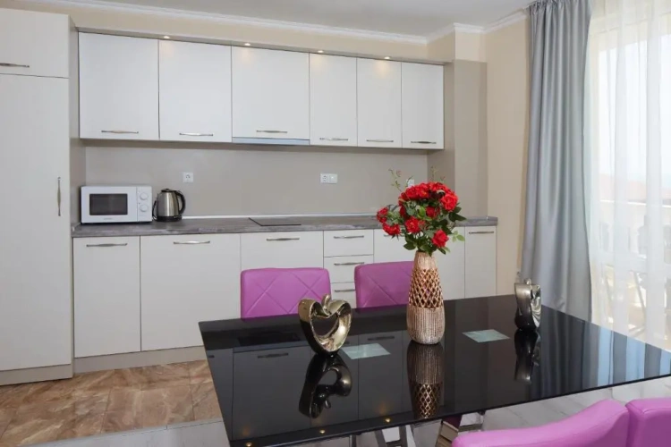 2 Bedrooms Apartment