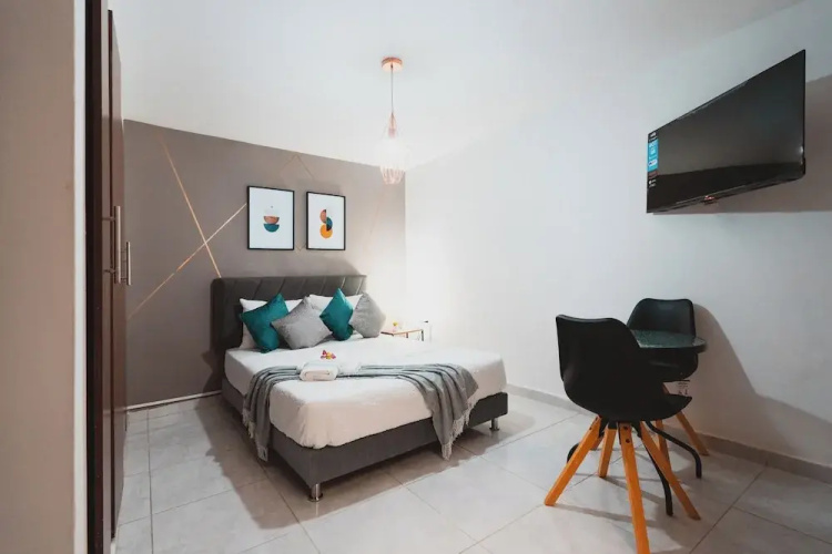 AC - House Laureles - Self Checking