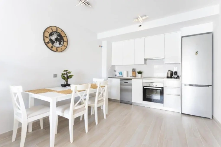 2 Bedrooms Apartment