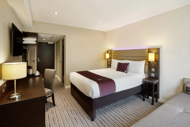 Premier Inn Glasgow Stepps - M80 J3
