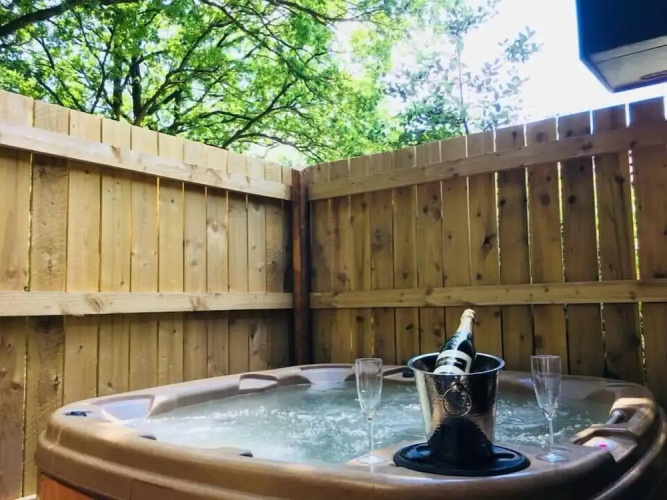 Primrose 17 Hot Tub