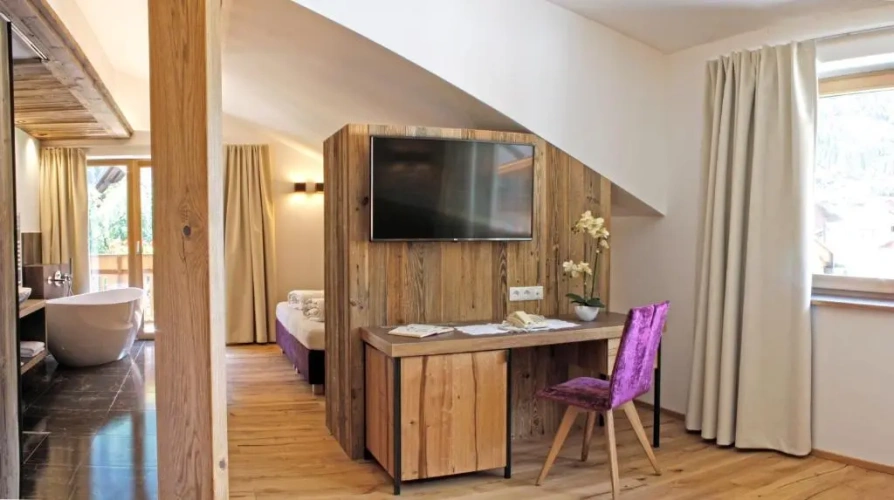 Suite with balcony