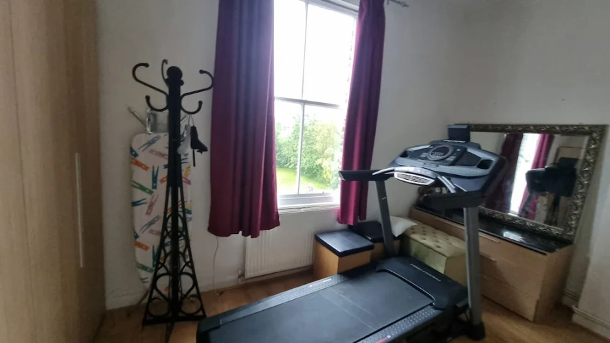 Extra Large One Bedroom Flat With Parking