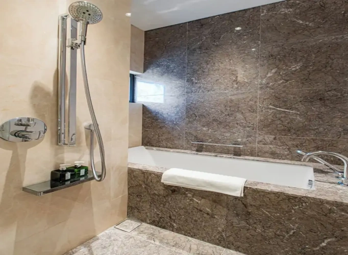 2 Bedrooms Presidential Club Suite with city view