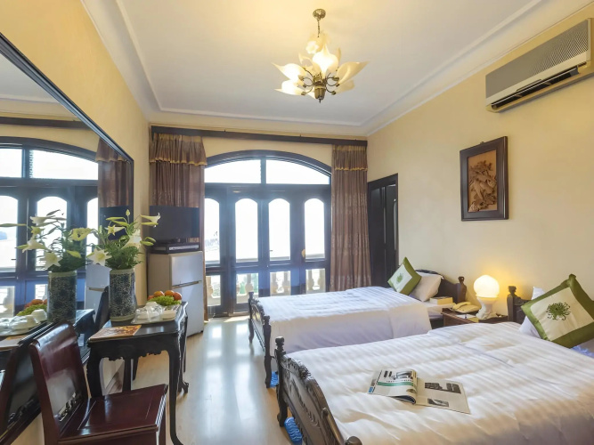 Dragon Hotel