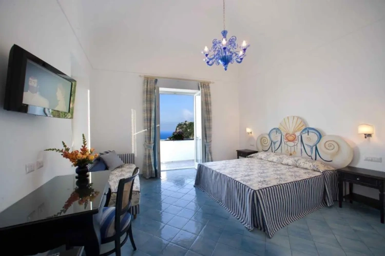 Quadruple room with sea view