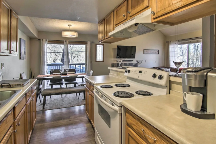 Manitou Springs Escape w/ A/C & Private Deck!