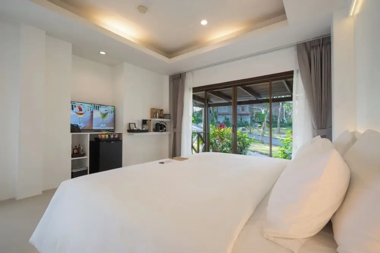 Deluxe Double room with balcony and with garden view