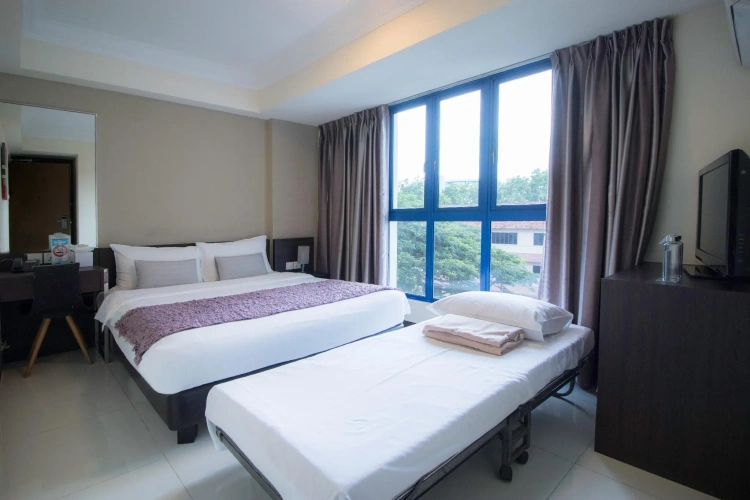 Standard Triple room