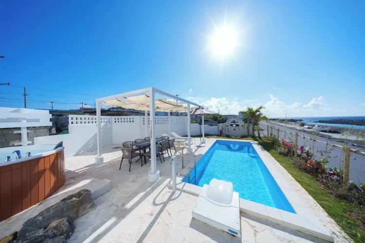 Crystal Villa Ikema
