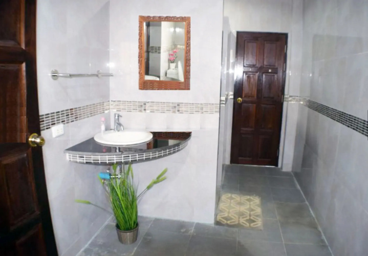 Luxury 5 Bed 5 Bath Villa