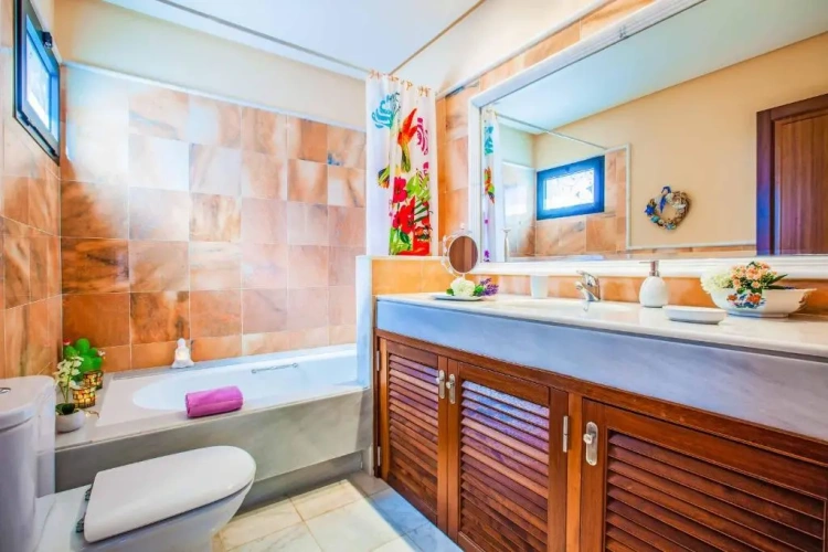 2 Bedrooms Villa