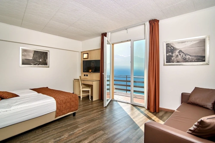 Classic Double room with balcony and with view