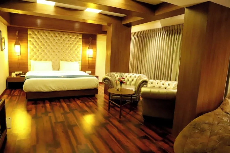 Suite with city view