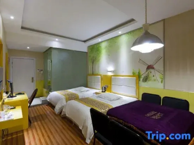 Saturday Theme Hotel