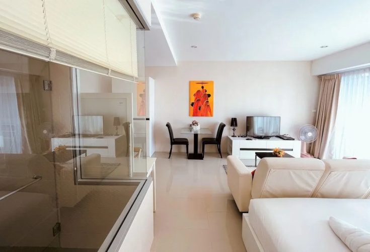 Chic Condo apartment by Lofty