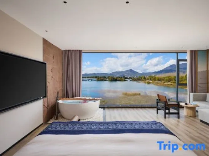 2 Bedrooms Suite with lake view