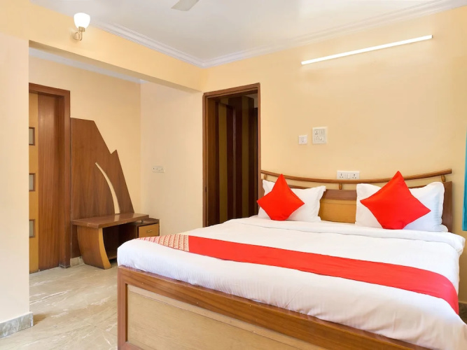 OYO 12301 RG Suites