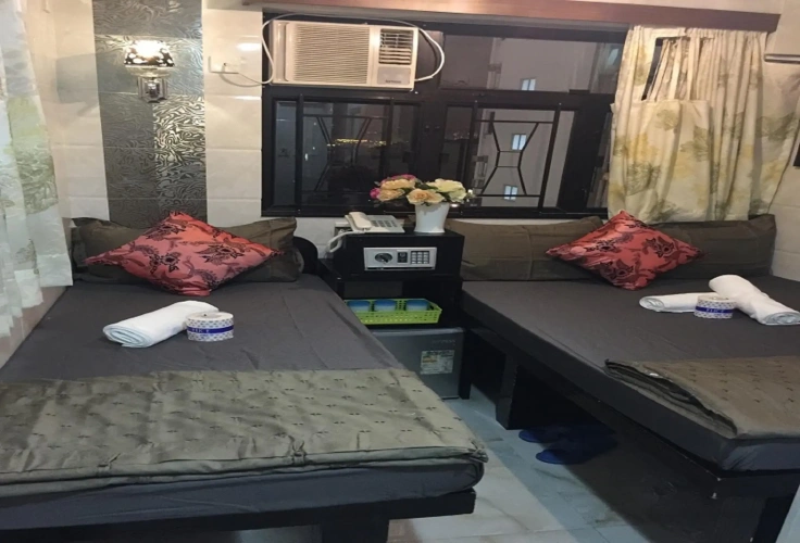 Standard Triple room