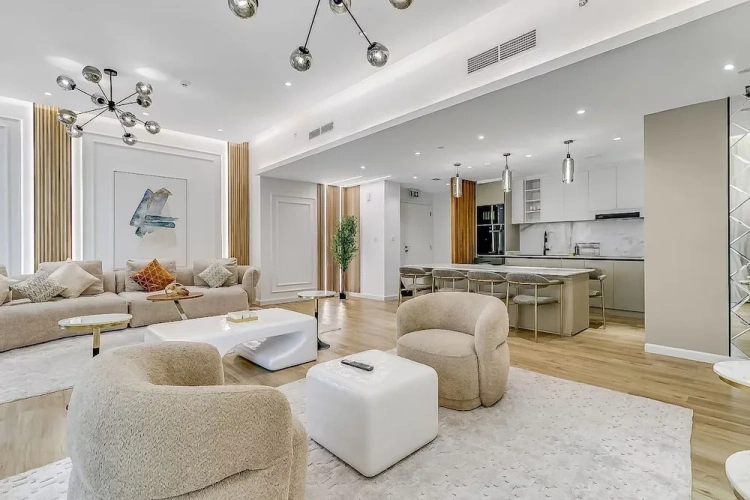 4 Bedrooms Apartment with balcony