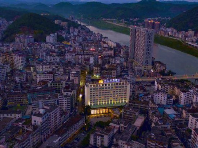 Hejiang Peninsula Hotel