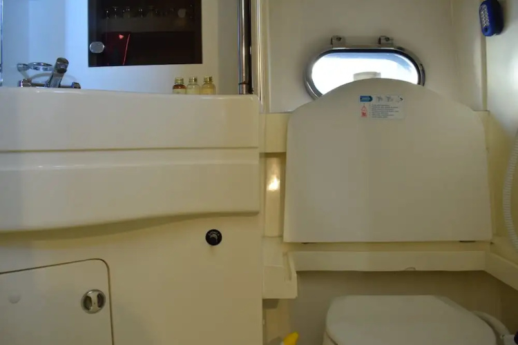 1 Bedroom Princess Live-aboard Boat