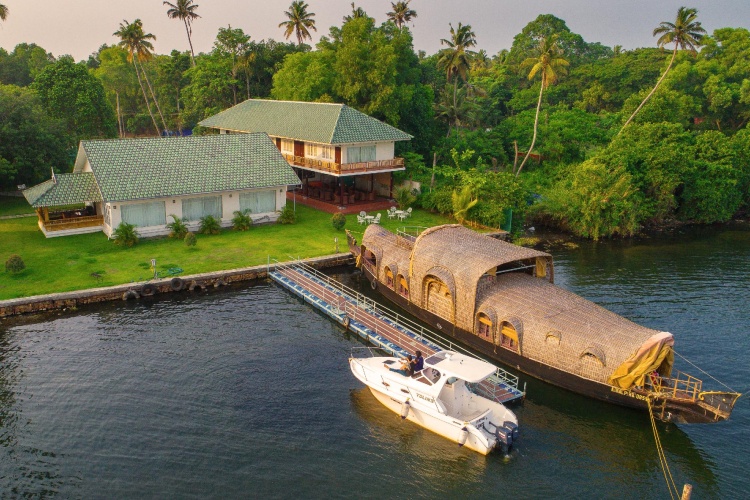 Standard room with lake view