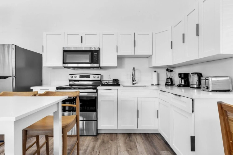 Stylish & Modern 4BD Home