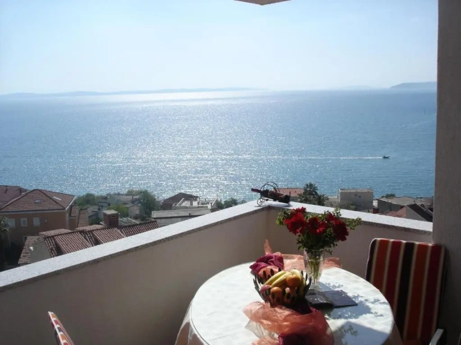 2 Bedrooms Apartment with balcony and with sea view