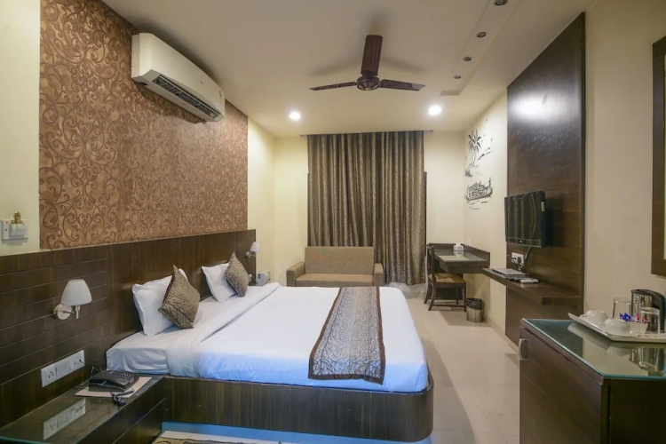 Fabhotel Kamla Regency