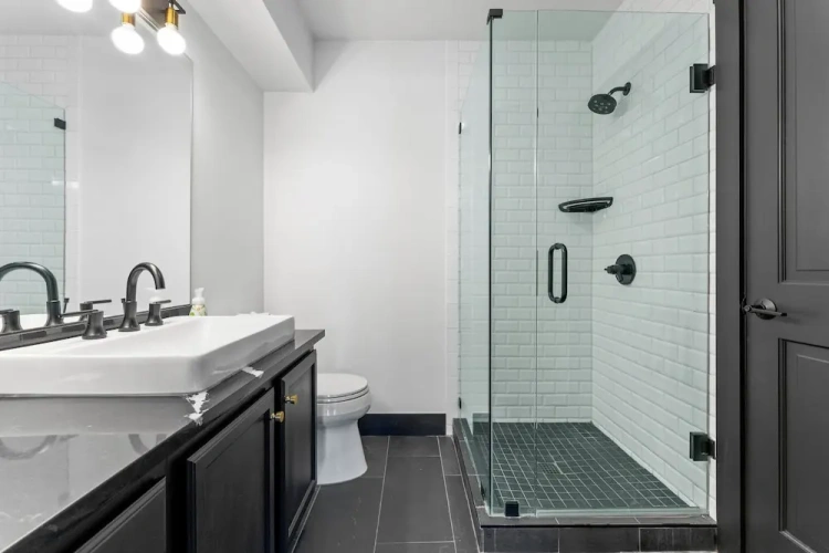 4 Bedrooms Apartment