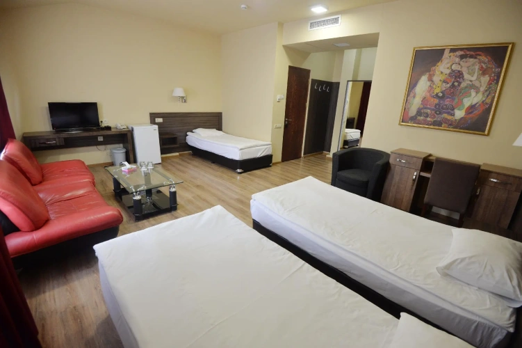 Standard Triple room