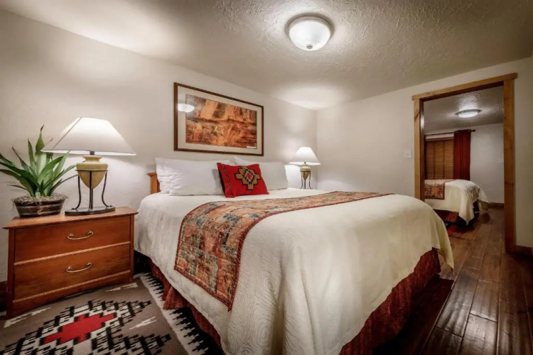 Stone Lizard Lodging