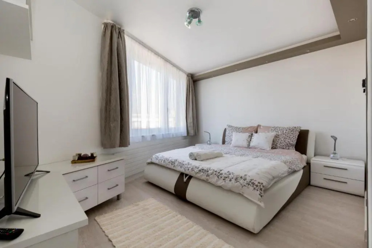 Panorama Dream Home w 3BDR, A/C, Garage & Jacuzzi