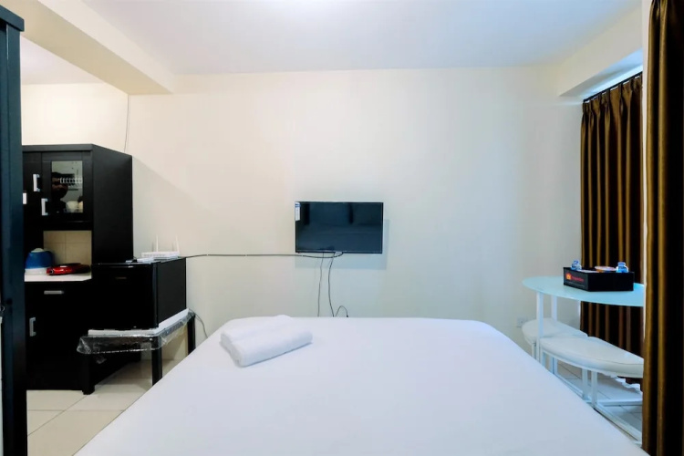 Comfy Studio Room at Tifolia Apartment