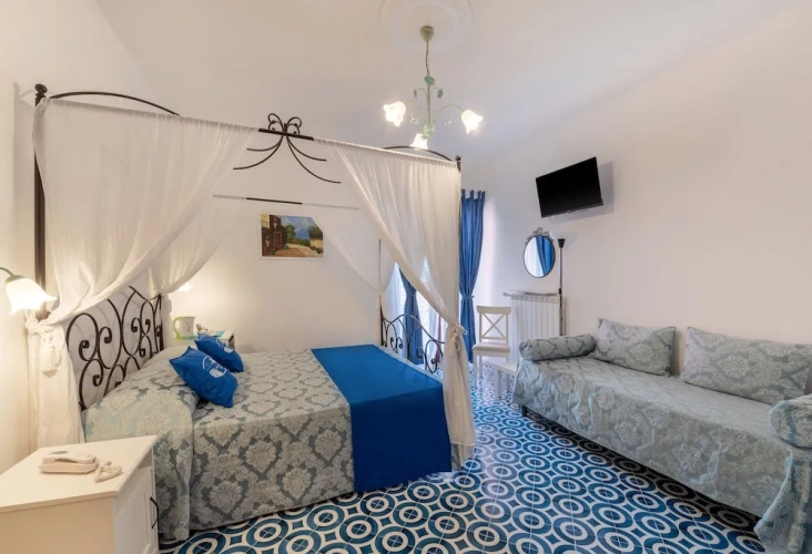 Deluxe Double room with balcony and with partial sea view