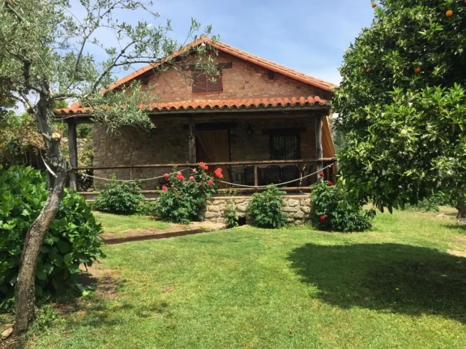 2 Bedrooms Cottage