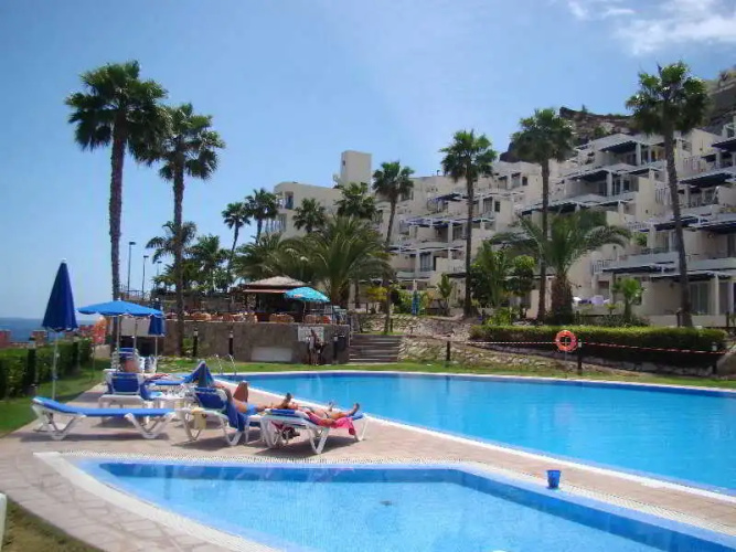 Lake Cliffe Condominiums