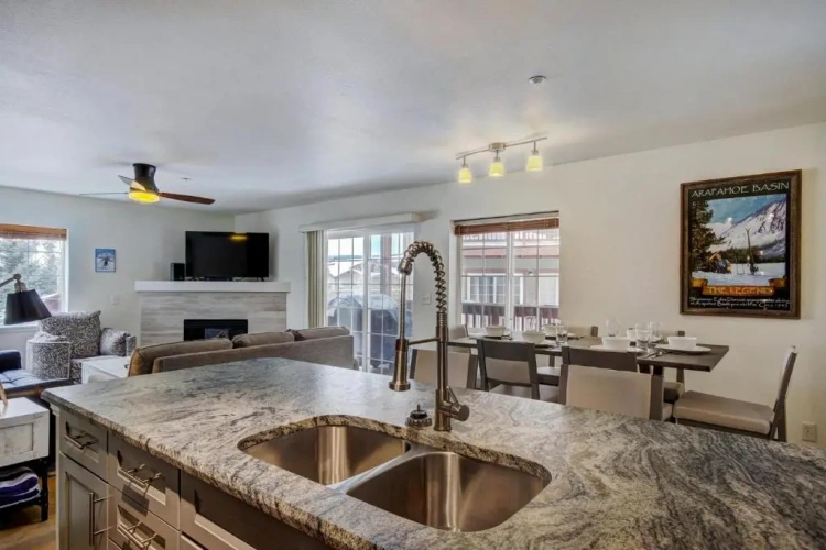 2 Bedrooms Apartment