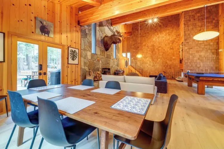 5 Mi to Donner Lake: Cabin w/ Deck + Pool Access!