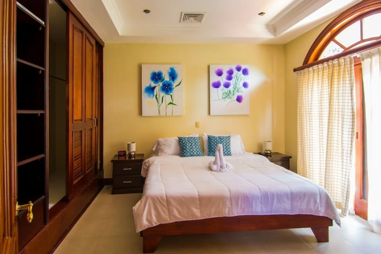 5 Bedrooms Luxury Cottage with ocean view
