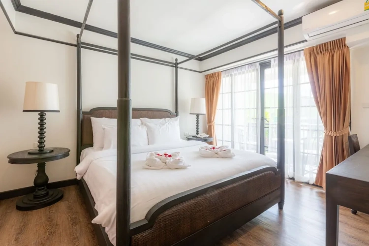 Deluxe room with balcony and with view