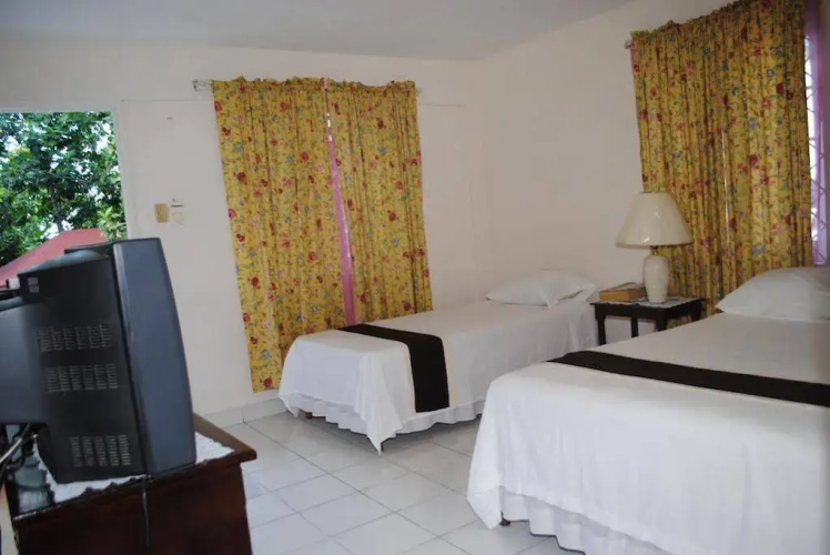 Palm Bay Guest House & Restaurant