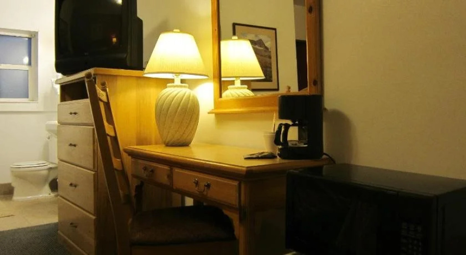 Mac's Motel
