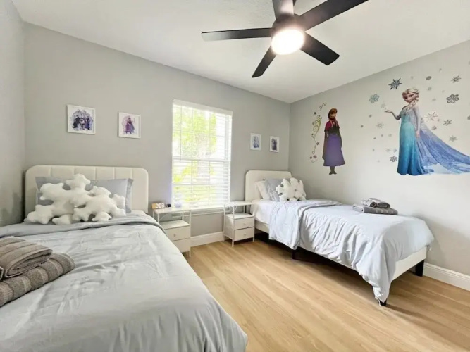 Stardust Villa 4 Bedroom Home by RedAwning