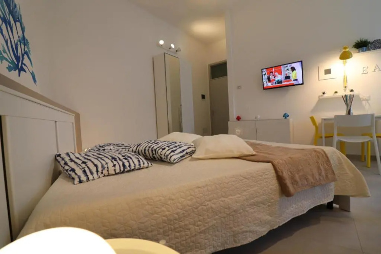 Casa Maya Modern Open-space Apartment Steps From Otrantos Seafront