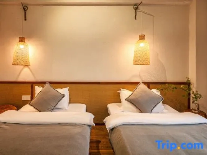 Standard Twin room with garden view